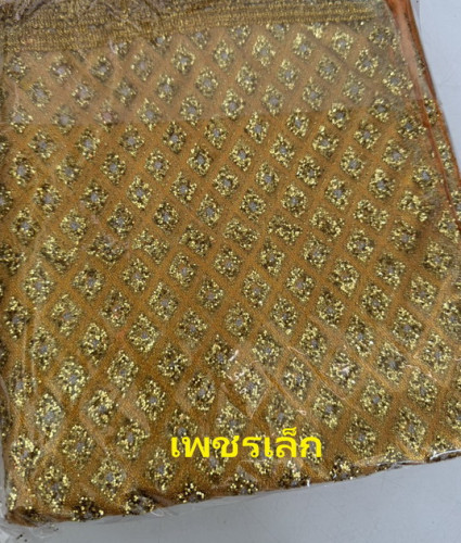 ผ้าห่มพระประธาน  2 ชั้น   สไบพระมีทำซับใน มี 2 แบบ  สไบเพชรโต สไบผ้าเพชรเล็ก  ห่มเจดีย์ 2