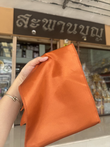 ผ้ากราบ  ผ้ารองกราบ ผ้ารับประเคน  ผ้ามันต่วน มีหลายสี 5