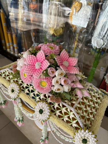 ครอบไตรชาววัง งานประณีตงดงาม  สีแนวมินิมอล ครอบไตรแบนงานร้อยมะลิ 4