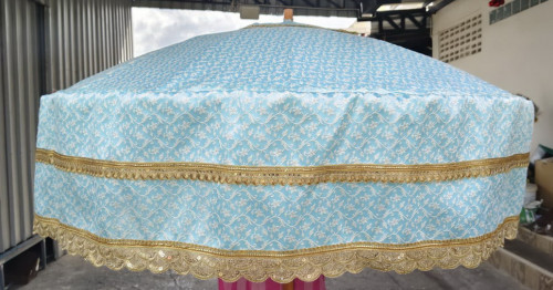 สัปทนผ้าไหมไม่เงา มีลาย ยอดลงยา ด้ามชะแลค สัปทนกฐิน มาใหม่สวยๆสัปทนสีพาสเทล 4