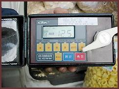 เครื่องวัดความชื้นในเมล็ดธัญพืช ข้าว สาร เปลือก รุ่น GMK-303 2