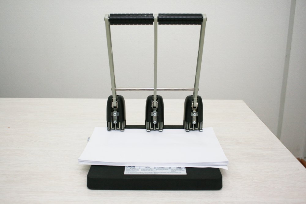 เครื่องเจาะกระดาษ 3 รู รุ่น 9530 (เจาะ 3 รู) 3