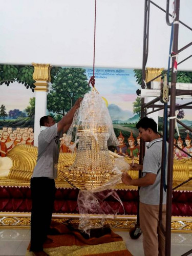 งานติดตั้งโคมไฟแชนเดอร์เรียคริสตัล ที่วิหารปางปรินิพพาน วัดบางพลีใหญ่กลาง 1