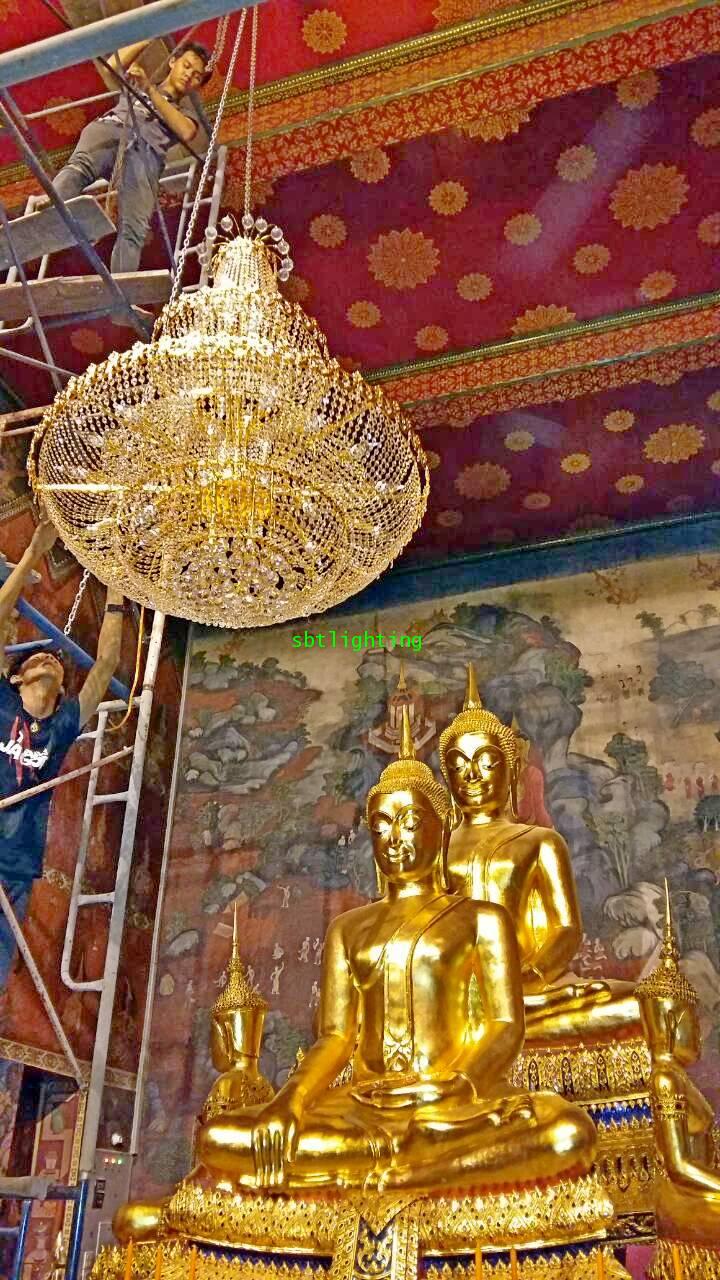 การติดตั้งโคมไฟในพระอุโบสถ  วัดกก  จ.กรุงเทพมหานคร ปี 58