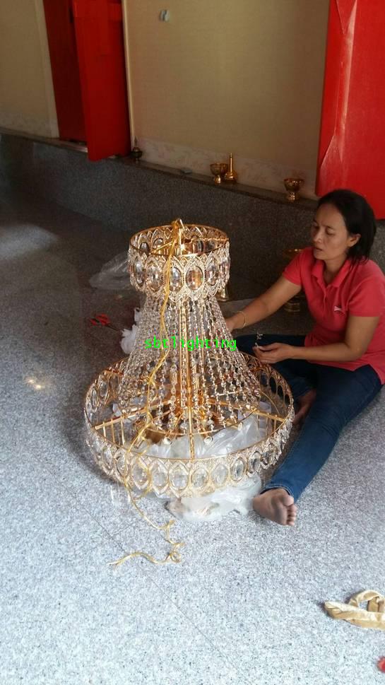 การติดตั้งโคมไฟ ในพระอุโบสถ วัดเจดีย์ทอง นครนายก  ปี 59 5