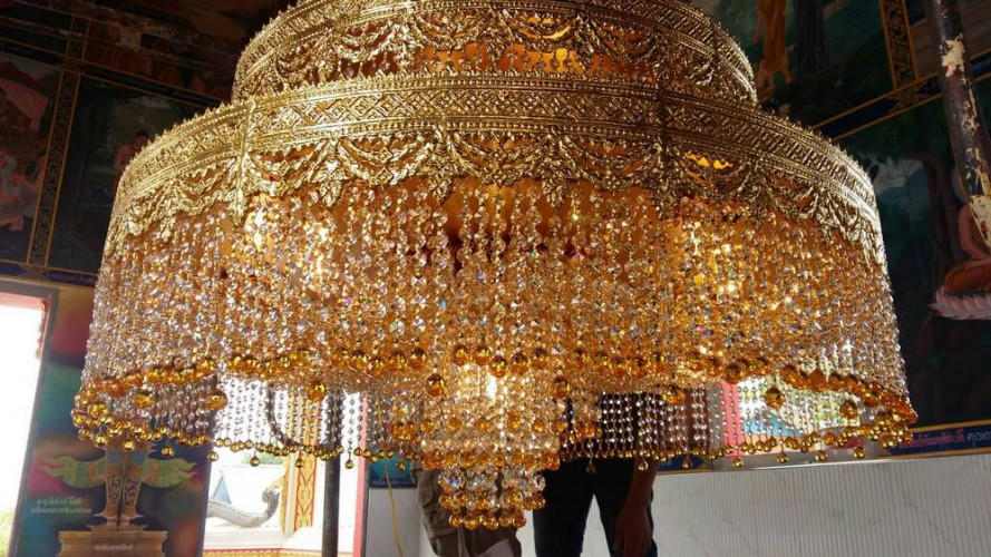 โคมไฟฉัตรคริสตรัล พระประธานลายอุบะแปะทองคำเปลว 100% 8