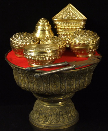 รับซื้อพานเงิน ขันเงิน เครื่องเงิน