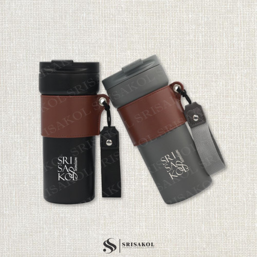 กระบอกน้ำพรีเมี่ยม มีที่จับหนังเทียม มีสายคล้อง รหัส A2615-6PS