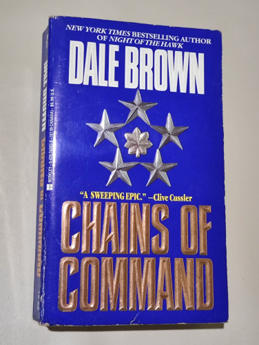 Chains of Command / Dale Brown