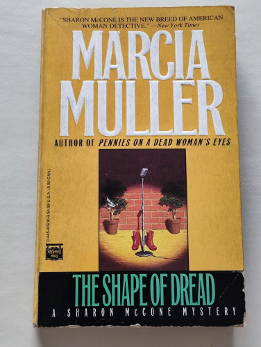 The Shape of Dread / Marcia Muller