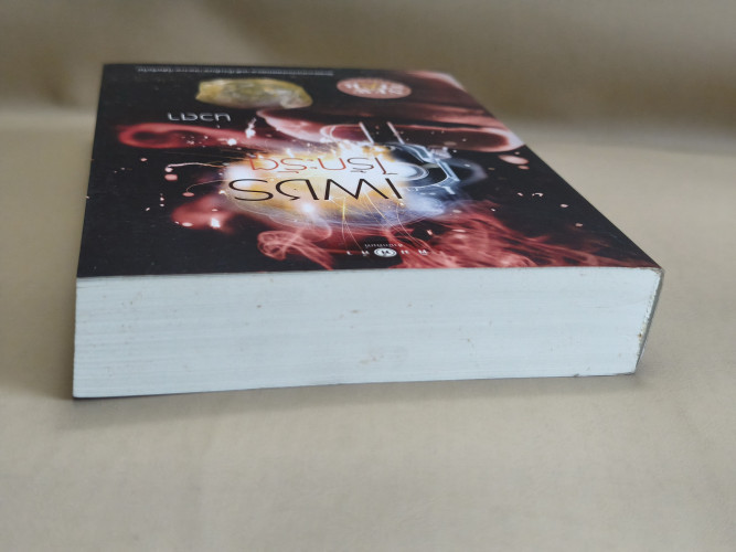 เพชรไร้กะรัต ผลงานของ นวตา 3