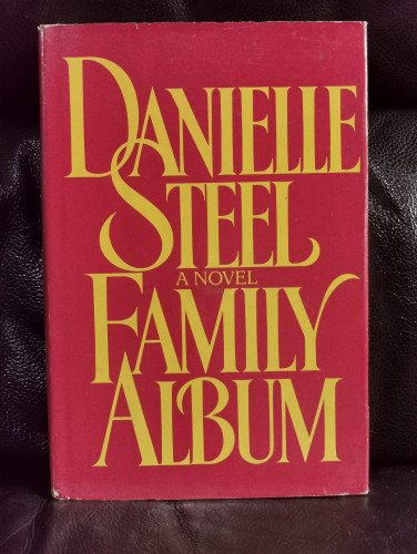 Family Album / Danielle Steel