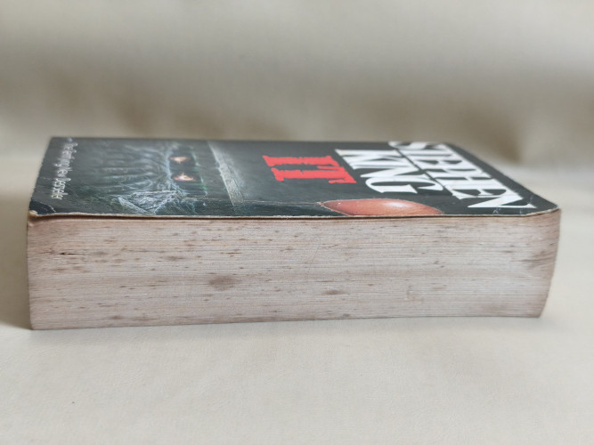 IT  By  Stephen King 4