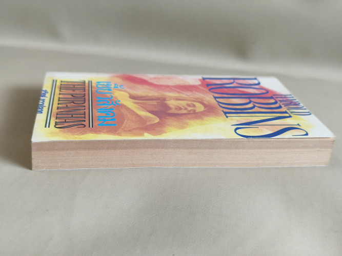 เขี้ยวสังคม (The Piranhas) ผลงานของ ฮาโรลด์ รอบบิ้นส์ (Harold Robbins) แปลโดย สุวิทย์ ขาวปลอด 4