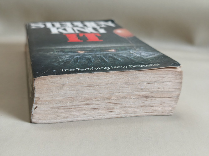 IT  By  Stephen King 5