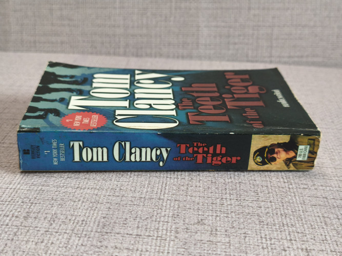 คมเขี้ยวพยัคฆ์ (The Teeth of The Tiger) ผลงานของ ทอม แคลนซี่ย์ (Tom Clancy) แปลโดย สุวิทย์ ขาวปลอด 2