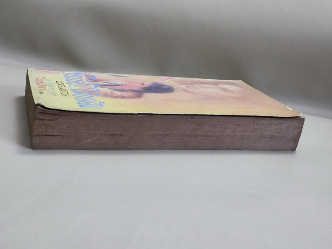 รักแล้ว...ไม่ขอคืน (Love Match) / โรเบอร์ต้า ลีห์ (Roberta Leigh) แปลโดย พามิลา *ตำหนิตามภาพ* 4