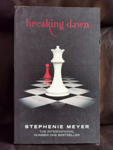 breaking dawn / Stephenie Meyer