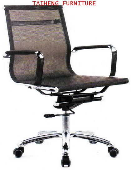 985 B