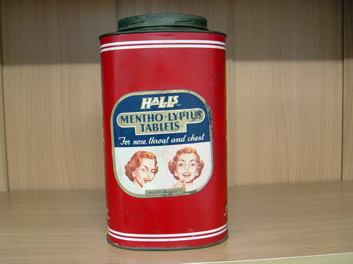 กระป๋องฮอลล์ Halls Mentho-Lyptus หายาก Made in England สภาพดีสุดๆ มีฝาปิด