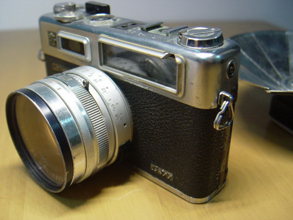 กล้องฟิล์มโบราณ ยี่ห้อ YASHICA electro 35 พร้อมโคมแฟลชแบบร่มของญี่ปุ่น 7
