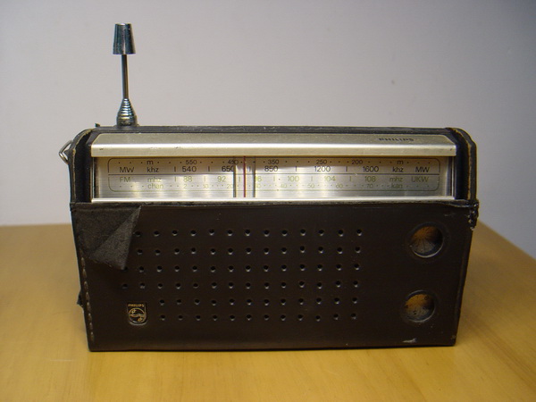 วิทยุโบราณ Philips AM/FM พร้อมซองหนัง ใช้งานได้ปกติ วิทยุรับชัดเจน เสียงนุ่มเพราะไม่บาดหู