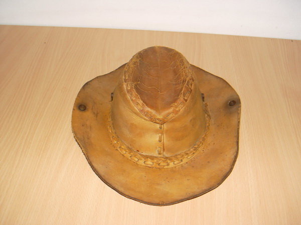หมวกคาวบอย Cowboy Hat Wild West หนังแท้สีน้ำตาลอ่อน สภาพเก่าตามอายุ แต่ไม่ขาด