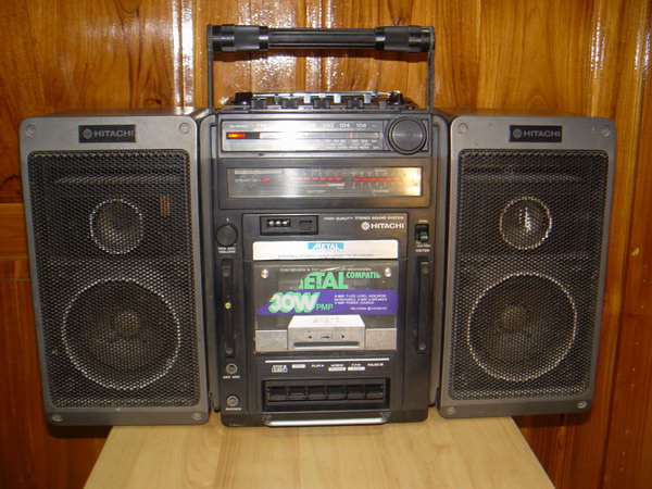 วิทยุ-เทป บูมบ๊อก HITACHI TRK-9140W ใช้งานได้ปกติทุกระบบ