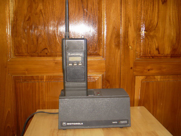 วิทยุสื่อสารโบราณ Motorola STX ย่าน800 พร้อมแท่นชาร์จ