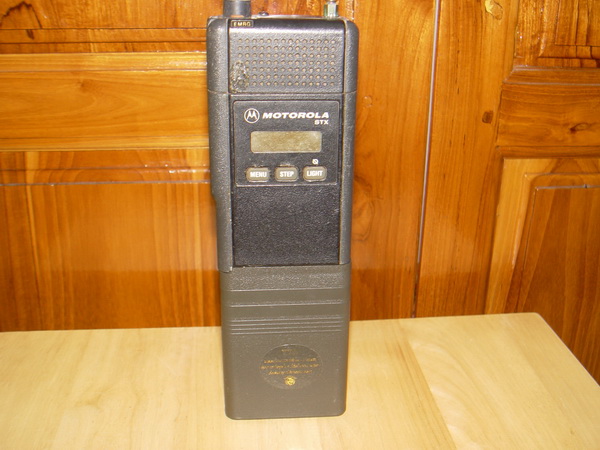 วิทยุสื่อสารโบราณ Motorola STX ย่าน800 พร้อมแท่นชาร์จ 2
