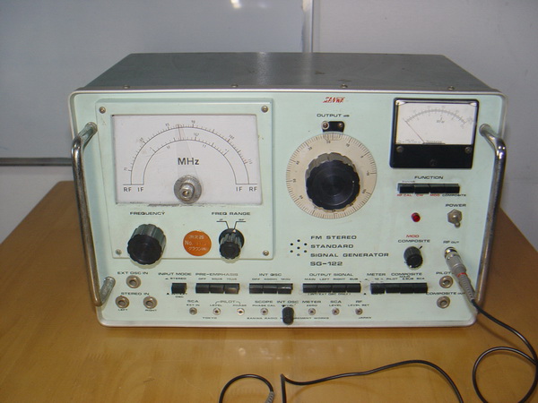 Sanwa FM Standard RF/IF Signal Generator SG-112 ใช้งานได้ปกติ