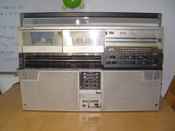 Sharp GF 555 รุ่นใหญ่ ใช้งานได้ปกติทั้งเทปและวิทยุ
