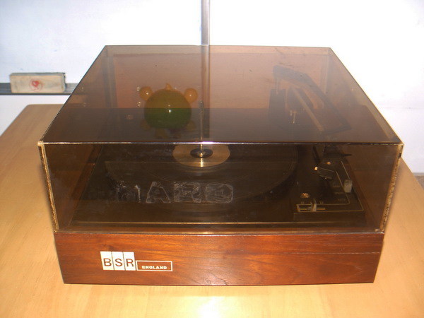 เครื่องเล่นแผ่นเสียง BSR ENGLAND Stereo Turntable ฐานไม้ ใช้ได้ปกติทุกระบบ