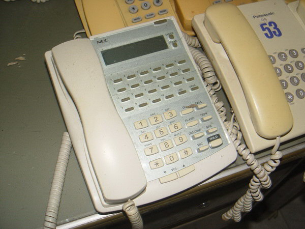 ตู้สาขาโทรศัพท์ NEC พร้อมเครื่องโทรศัพท์ลูกข่าย 37 เครื่อง 5
