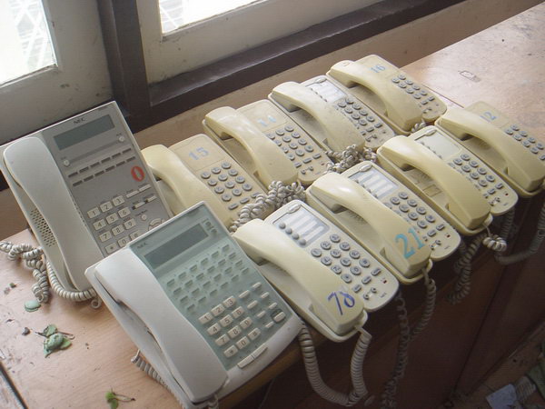 ตู้สาขาโทรศัพท์ NEC พร้อมเครื่องโทรศัพท์ลูกข่าย 37 เครื่อง 6