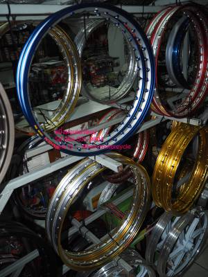 วงล้ออลูมิเนียม 1.40-17 1.20-17 สีทอง, เงิน, น้ำเงินม, แดง, ดำ Banzai Aluminum alloy wheel 3