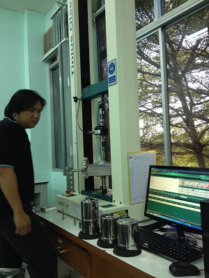 Universal Testing Machine