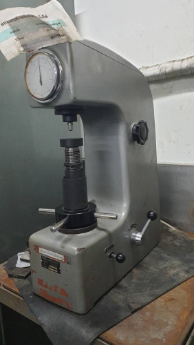 เครื่อง Rockwell Hardness Tester 1