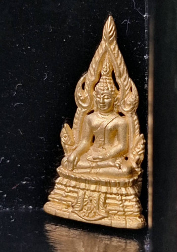 รูปหล่อพระพุทธชินราช ภปร. รุ่นปฏิสังขรณ์ พิมพ์เล็ก เนื้อทองคำ พ.ศ.2530 พิธีใหญ่ พร้อมกล่อง 2