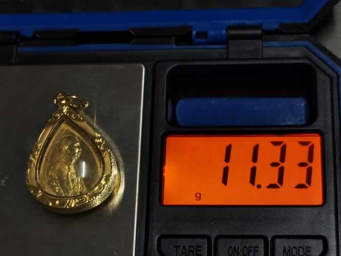 เหรียญสมเด็จพระญาณสังวร พิมพ์หยดน้ำ ทองคำพิมพ์เล็ก ปี2533 พร้อมกรอบ น้ำหนักรวม 11.33 กรัม 3