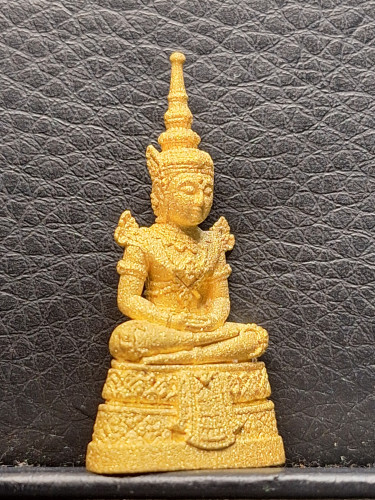 พระแก้วมรกตกรมสรรพสามิต ทองคำพ่นทราย ปี2539 ทอง99.99%18กรัม พิธีใหญ่ สภาพเดิมพร้อมกล่องและเซอร์ 3