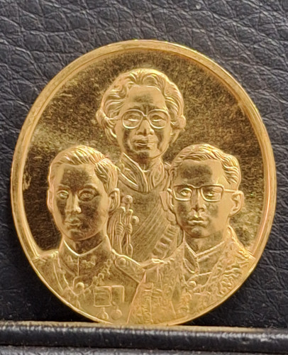 เหรียญที่ระลึก 3 พระองค์ 89 พรรษาสมเด็จย่า ปี2532 เนื้อทองคำ พิมพ์ใหญ่ หนักบาท สภาพสวย