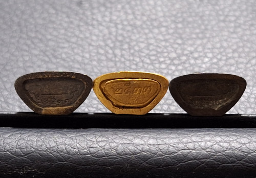 พระชัยวัฒน์ หลวงพ่อโสธร รุ่น ญสส ปี ๒๕๓๓ ชุดทองคำ หนักประมาณ 1 บาท สภาพสวยพร้อมกล่องเดิมๆ 2