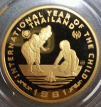 เหรียญเด็กลอยกระทง ปีเด็กสากล ทองคำขัดเงา ปี 2524 หนัก 17.2 กรัม สภาพสวยมาก