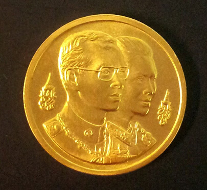 เหรียญในหลวง-ราชินีที่ระลึกพระมหาธาตุเจดีย์ มหามงคล 60 พรรษา กองทัพอากาศ พร้อมกล่อง สวยมากๆ 1