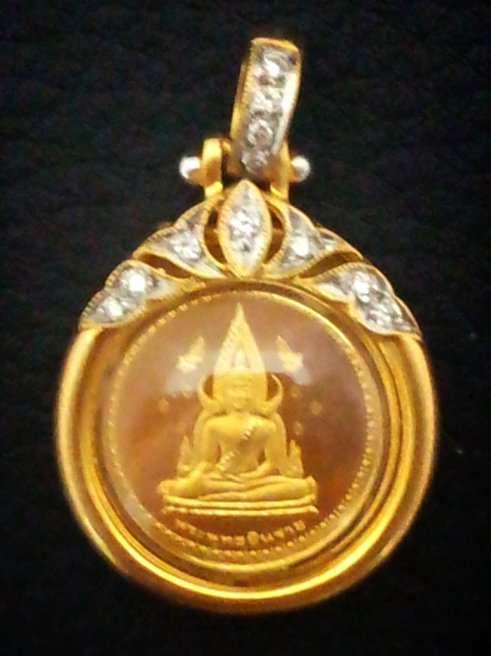 เหรียญพระพุทธชินราช หลังหลวงพ่อโสธร ทองคำสวิส ขัดเงาพ่นทราย เลี่ยมทองจิวเวลรีฝังเพชร 0.11 กะรัต