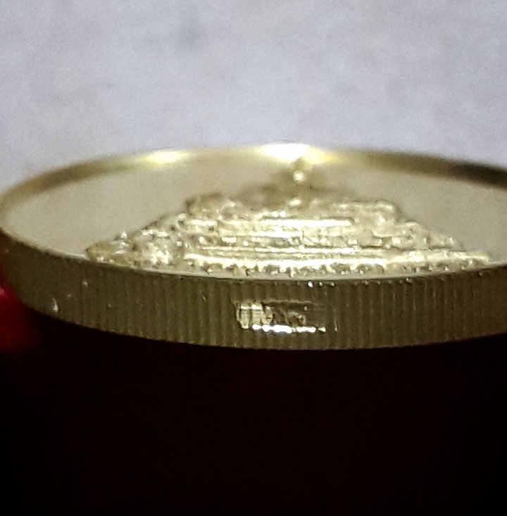 เหรียญสมเด็จพระศรีศาสดา วัดบวรนิเวศวิหาร เนื้อทองคำ ขัดเงา หนักประมาณ 9 กรัม สร้างแค่ 500 องค์ 2