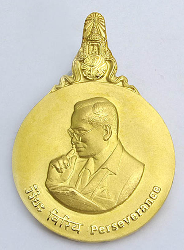 เหรียญพระมหาชนกเนื้อทองคำ พิมพ์ใหญ่ รางวัลที่ 1 ในหลวงเสด็จ เหรียญมหามงคล พิธีวัดบวร ยอดนิยม 0