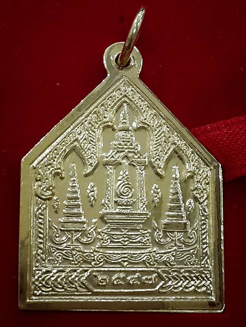 เหรียญอัญเชิญหลวงพ่อพระพุทธโสธร พิมพ์ห้าเหรียญ ปี2549 เนื้อทองคำ นน. 12.9 กรัม สวยมากพร้อมกล่องไม้ 1