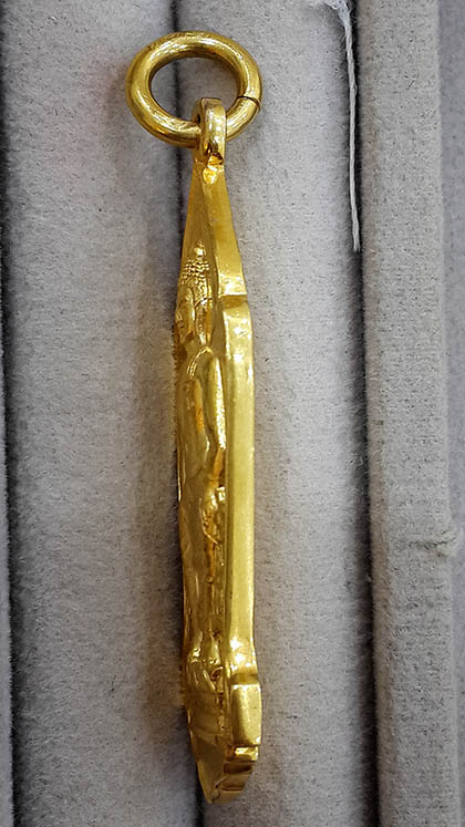 เหรียญพระพุทธมงคลนิมิต เนื้อทองคำ 18กรัม  ปี2515 วัดธรรมนิมิตต์ ชลบุรี สภาพสวยพร้อมห่วงเดิมๆหายากมาก 2